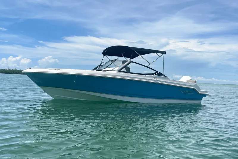 Slide: The Image of Boston Whaler 210 Vantage 2025 - 9