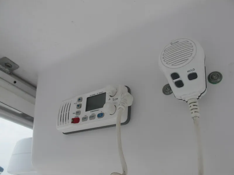 Slide: The Image of Icom VHF - 17