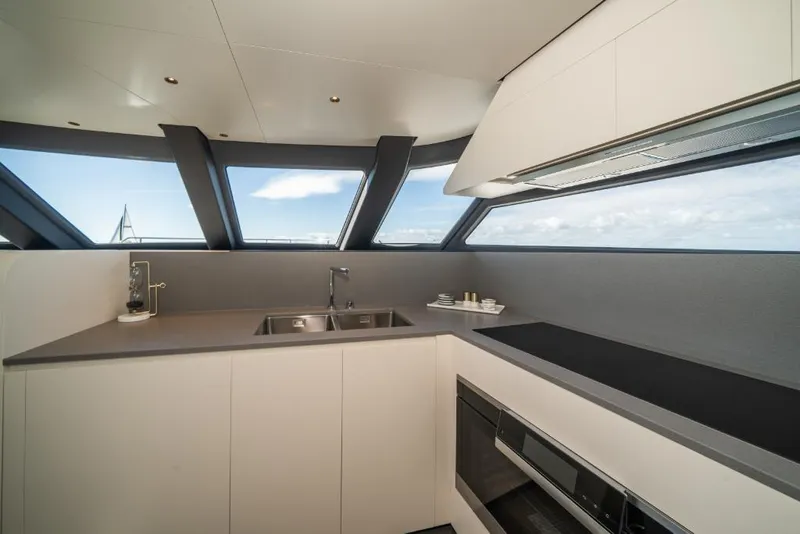 Slide: The Image of Azimut Magellano 25M 2023 - 55