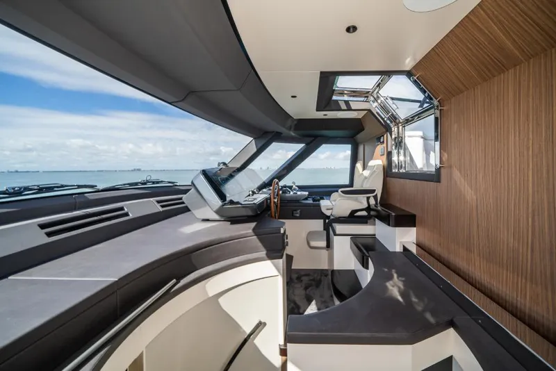 Slide: The Image of Azimut Magellano 25M 2023 - 56