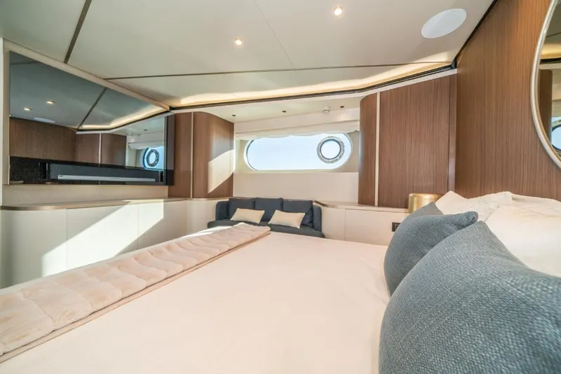 Slide: The Image of Azimut Magellano 25M 2023 - 63