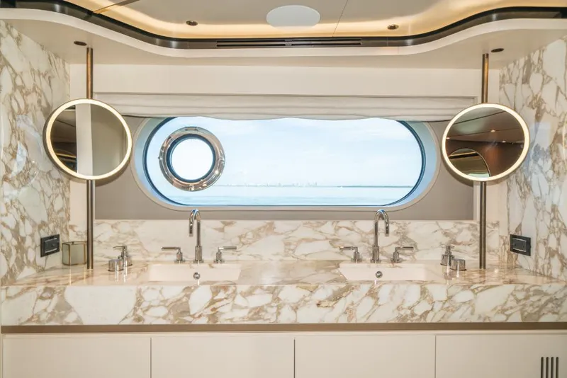 Slide: The Image of Azimut Magellano 25M 2023 - 65