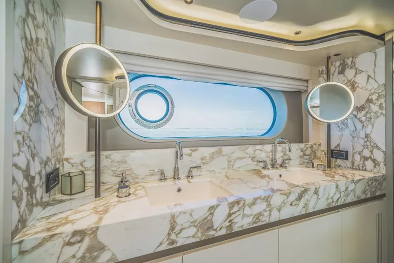 Slide: The Image of Azimut Magellano 25M 2023 - 66