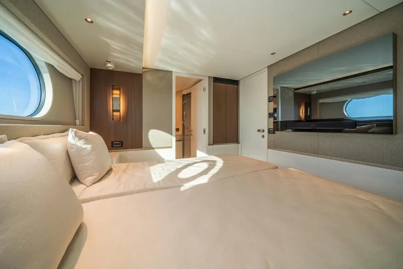 Slide: The Image of Azimut Magellano 25M 2023 - 72