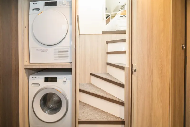 Slide: The Image of Azimut Magellano 25M 2023 - 79