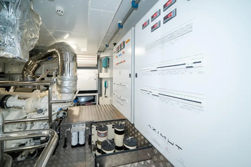 Slide: The Image of Azimut Magellano 25M 2023 - 81