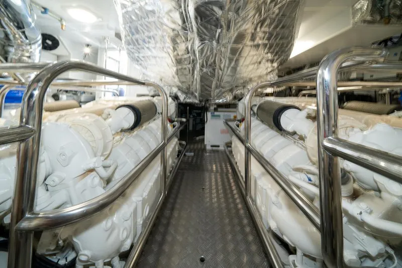 Slide: The Image of Azimut Magellano 25M 2023 - 82