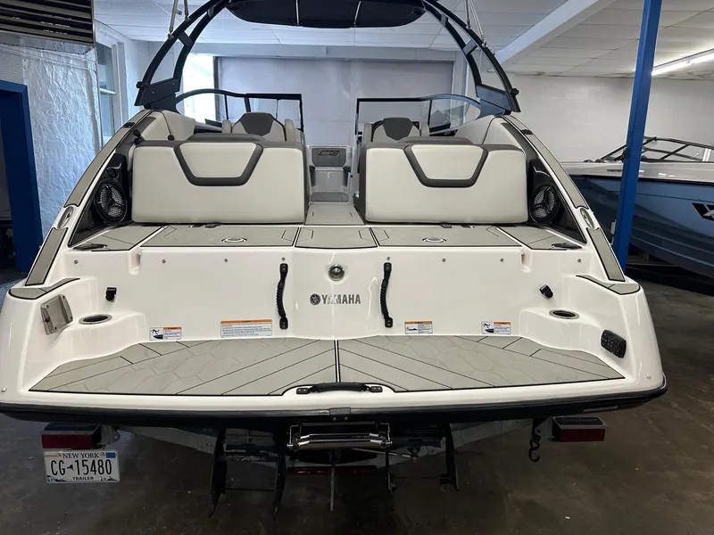 Slide: The Image of 2021 Yamaha AR250 boat rear view in indoor showroom. - 4