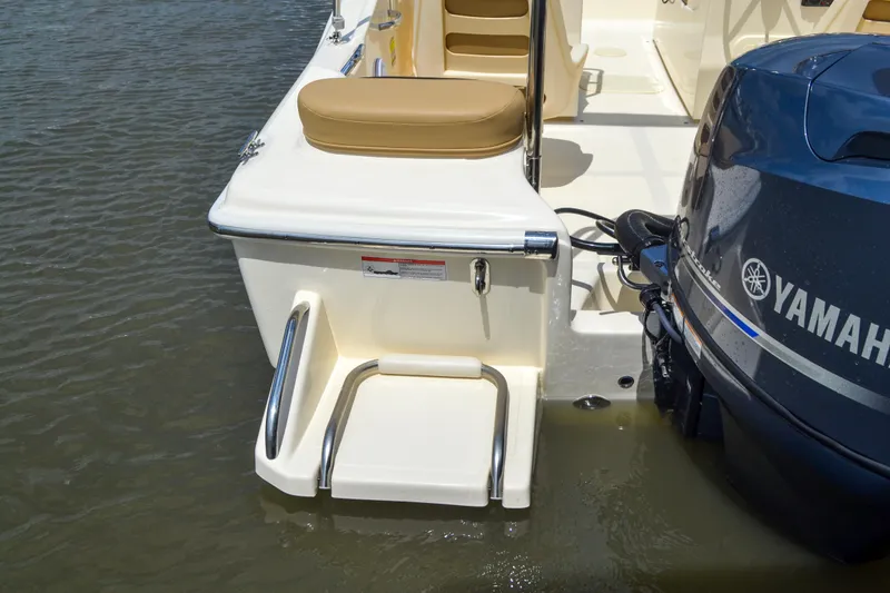 Slide: The Image of Scout 175 Sport Dorado 2026 with Yamaha engine and swim ladder. - 4