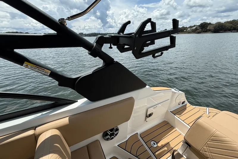 Slide: The Image of Sea Ray SDX 230 Surf 2026 - 12