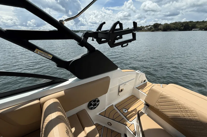 Slide: The Image of Sea Ray SDX 230 Surf 2026 - 13