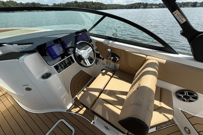 Slide: The Image of Sea Ray SDX 230 Surf 2026 - 18