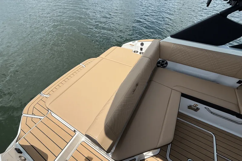 Slide: The Image of Sea Ray SDX 230 Surf 2026 - 9