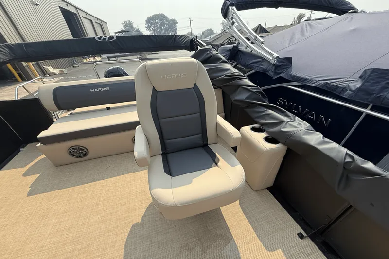 Slide: The Image of Harris 210CX 2024 - 10