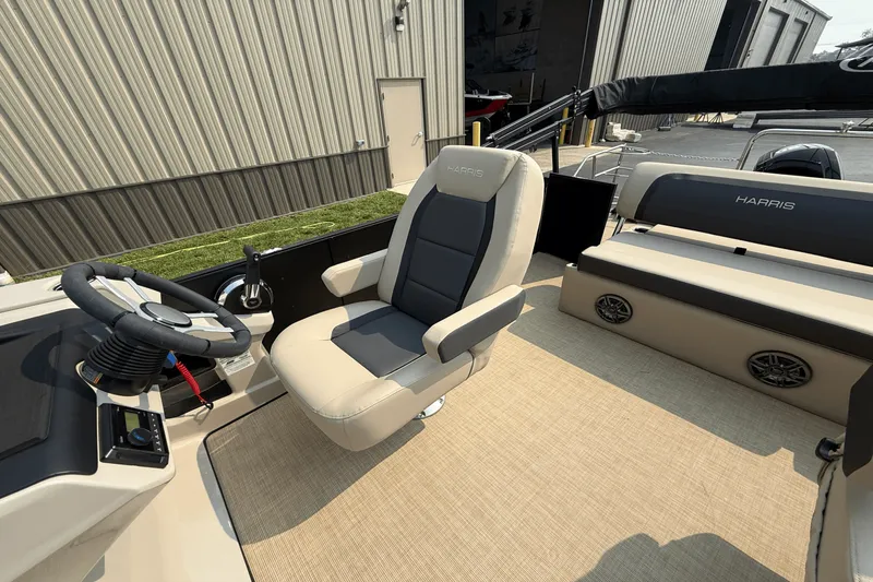 Slide: The Image of Harris 210CX 2024 - 11