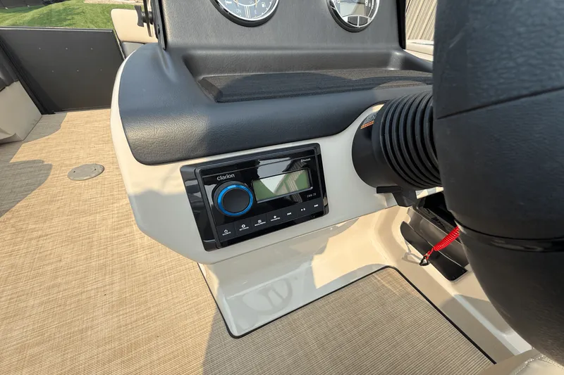 Slide: The Image of Harris 210CX 2024 - 14