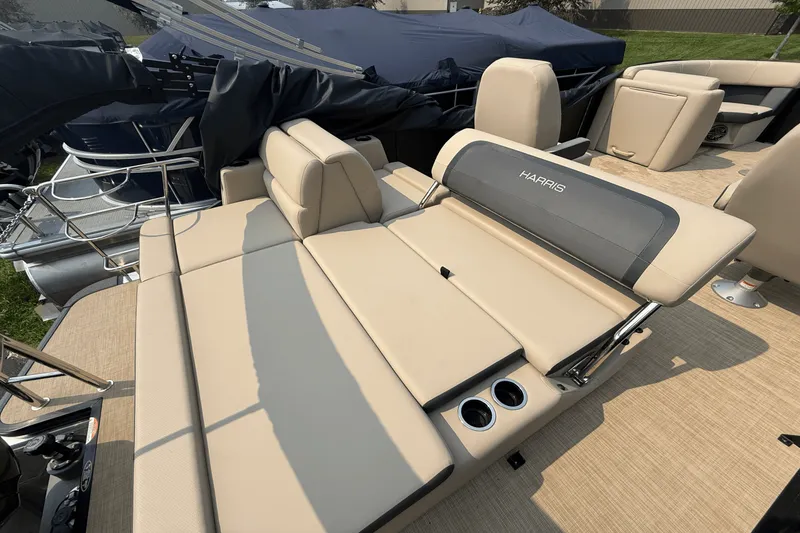 Slide: The Image of Harris 210CX 2024 - 21