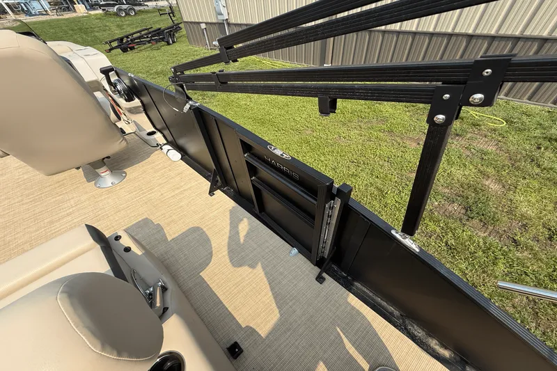 Slide: The Image of Harris 210CX 2024 - 24