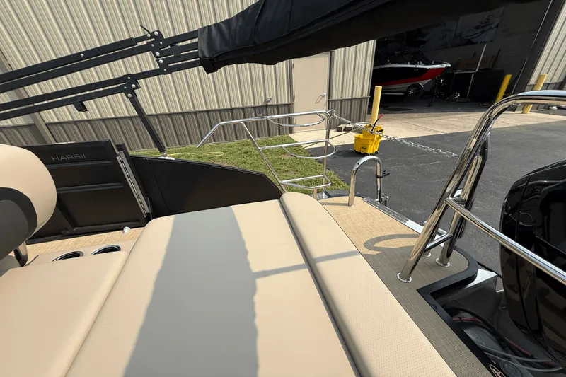 Slide: The Image of Harris 210CX 2024 - 26