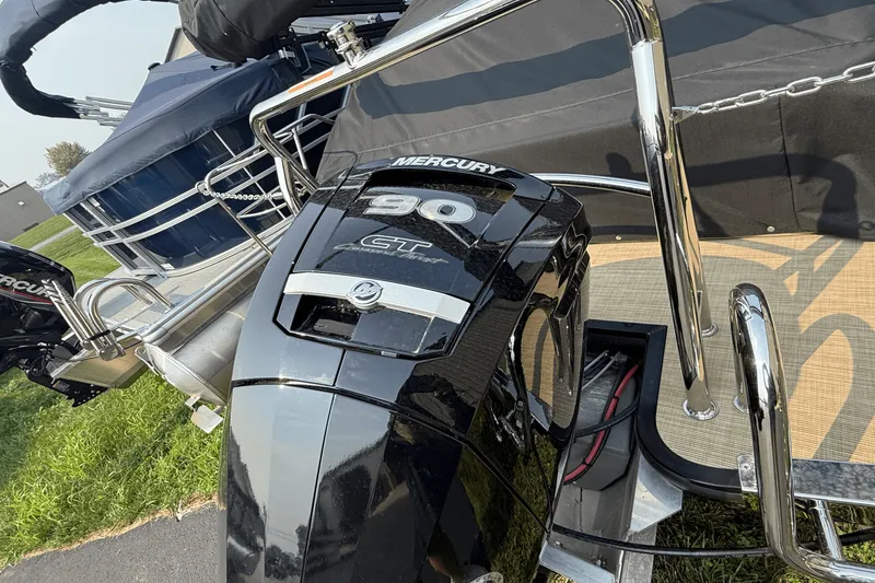 Slide: The Image of Harris 210CX 2024 - 4