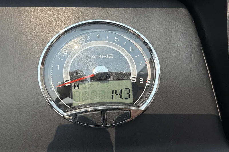 Slide: The Image of Harris 210CX 2024 - 6