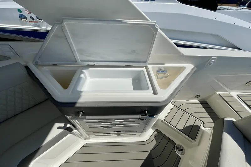 Slide: The Image of Sea Ray SLX 310 Outboard 2026 - 10