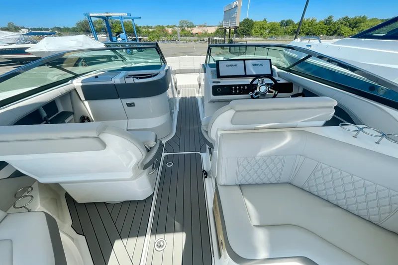 Slide: The Image of Sea Ray SLX 310 Outboard 2026 - 11