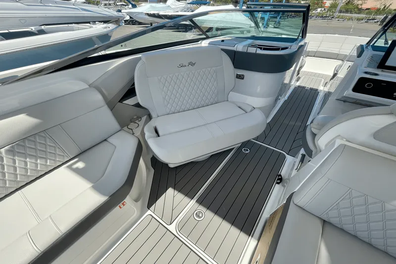 Slide: The Image of Sea Ray SLX 310 Outboard 2026 - 12