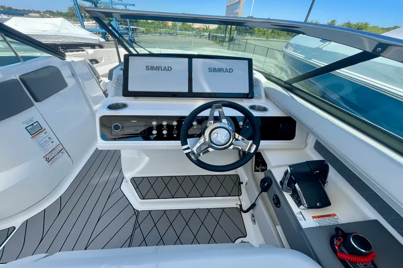 Slide: The Image of Sea Ray SLX 310 Outboard 2026 - 15