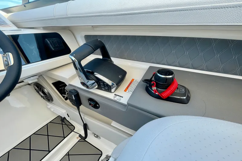 Slide: The Image of Sea Ray SLX 310 Outboard 2026 - 16