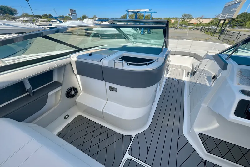 Slide: The Image of Sea Ray SLX 310 Outboard 2026 - 17