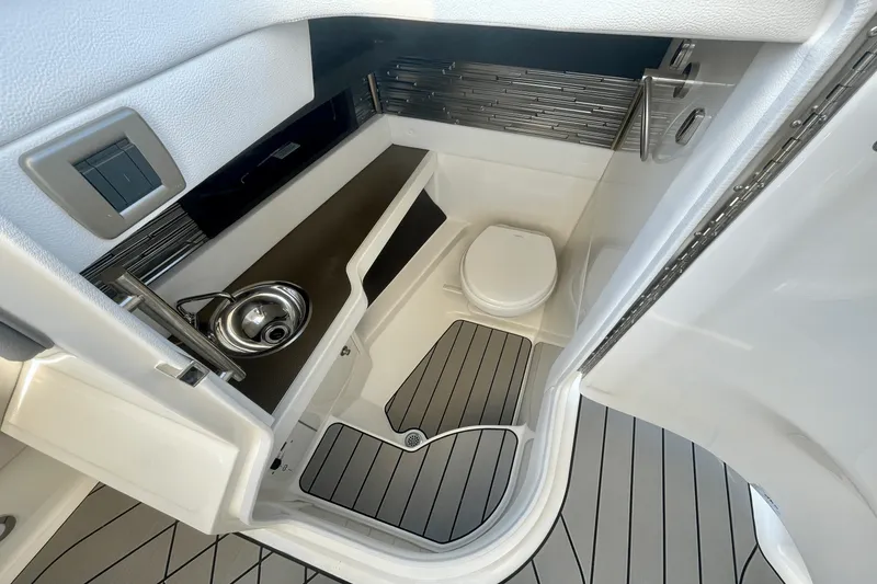 Slide: The Image of Sea Ray SLX 310 Outboard 2026 - 18