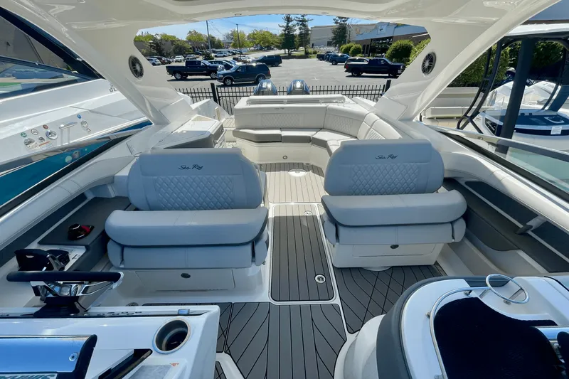 Slide: The Image of Sea Ray SLX 310 Outboard 2026 - 19