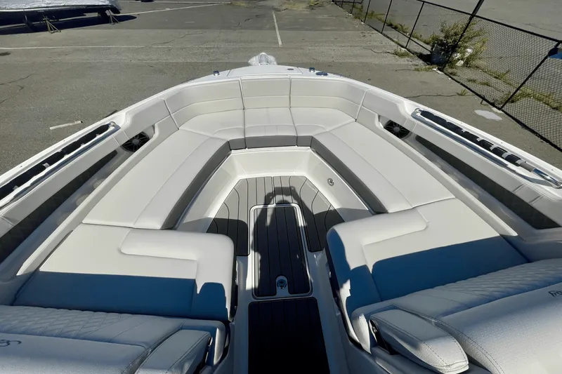 Slide: The Image of Sea Ray SLX 310 Outboard 2026 - 21