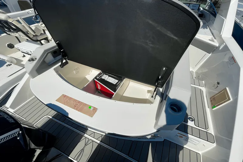 Slide: The Image of Sea Ray SLX 310 Outboard 2026 - 3