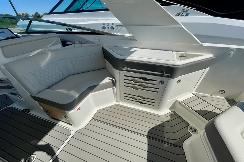 Slide: The Image of Sea Ray SLX 310 Outboard 2026 - 7