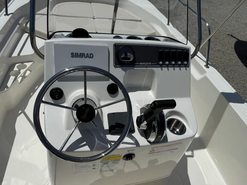 Slide: The Image of Boston Whaler 170 Montauk 2026 - 7