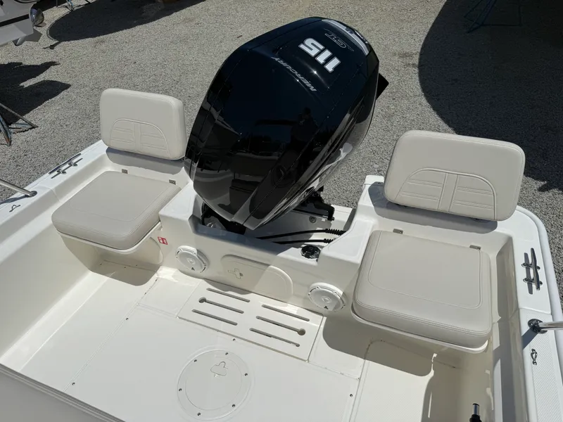 Slide: The Image of Boston Whaler 170 Montauk 2026 - 4