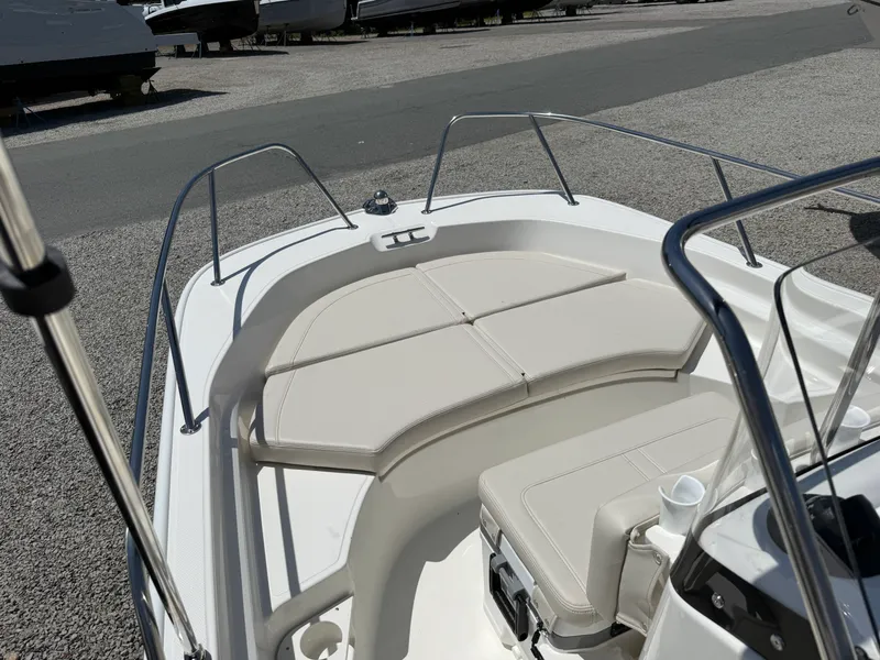 Slide: The Image of Boston Whaler 170 Montauk 2026 - 9