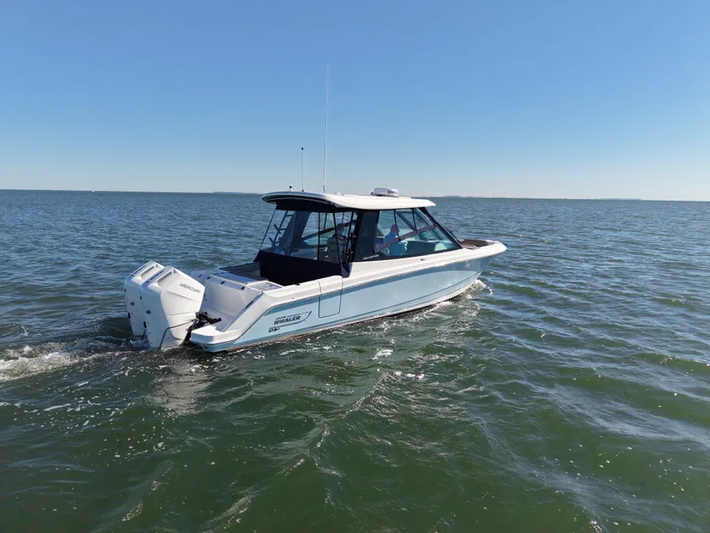 Slide: The Image of Boston Whaler 330 Vantage 2025 - 1