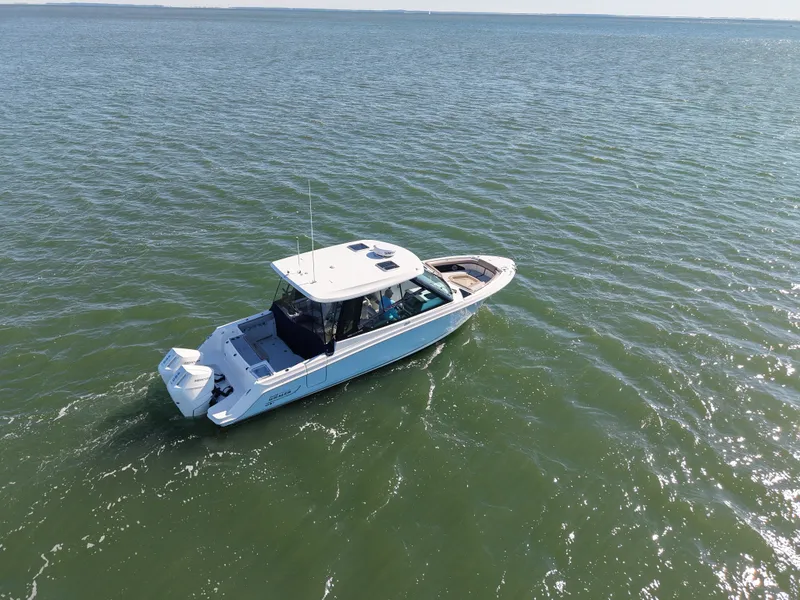 Slide: The Image of Boston Whaler 330 Vantage 2025 - 5