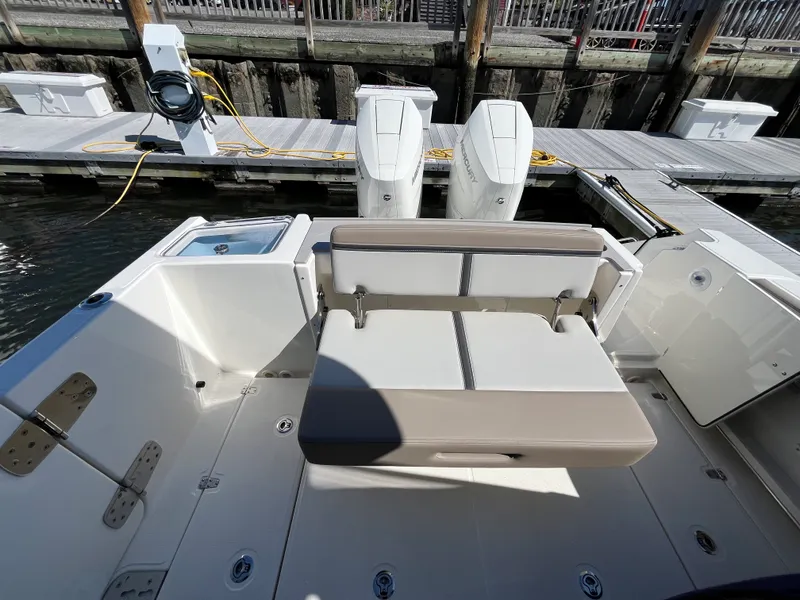 Slide: The Image of Boston Whaler 330 Vantage 2025 - 11