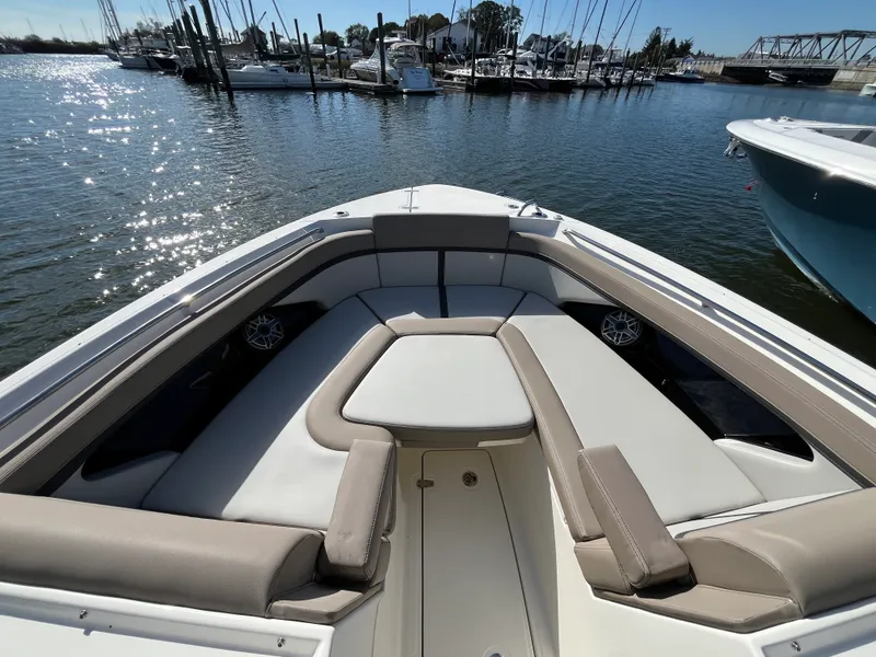 Slide: The Image of Boston Whaler 330 Vantage 2025 - 33