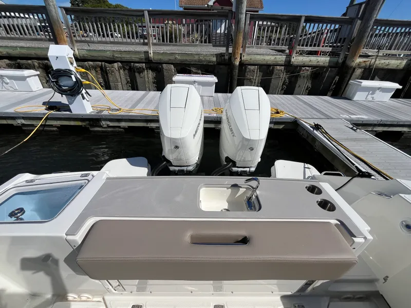 Slide: The Image of Boston Whaler 330 Vantage 2025 - 10