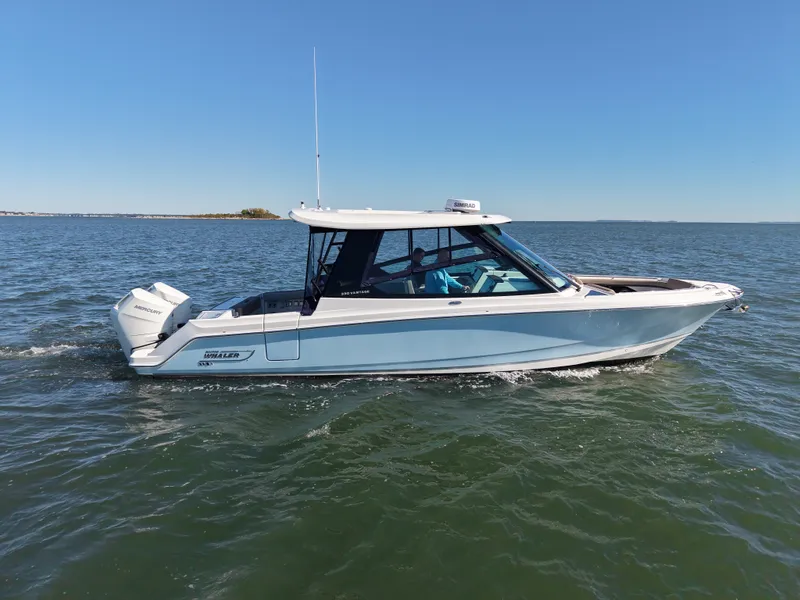The Image of Boston Whaler 330 Vantage 2025 - 0