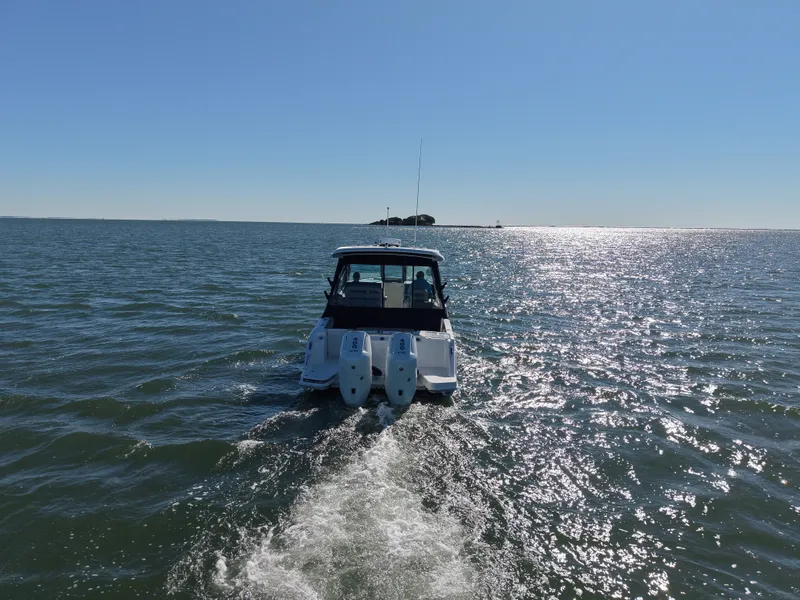 Slide: The Image of Boston Whaler 330 Vantage 2025 - 2