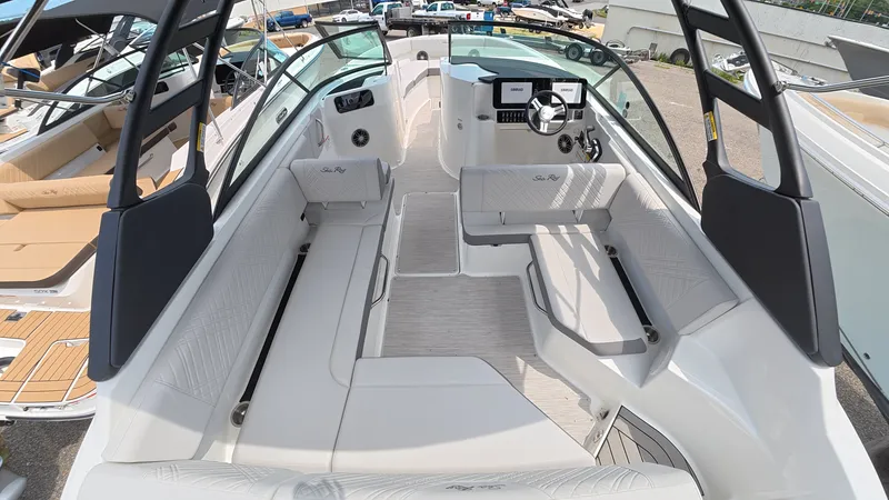 Slide: The Image of Sea Ray SDX 250 Outboard 2026 - 5