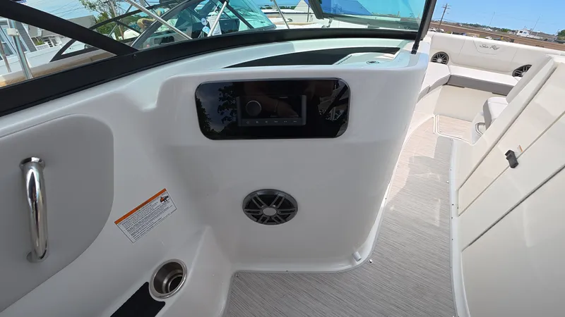 Slide: The Image of Sea Ray SDX 250 Outboard 2026 - 30