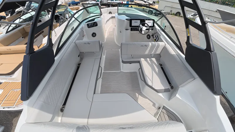 Slide: The Image of Sea Ray SDX 250 Outboard 2026 - 6