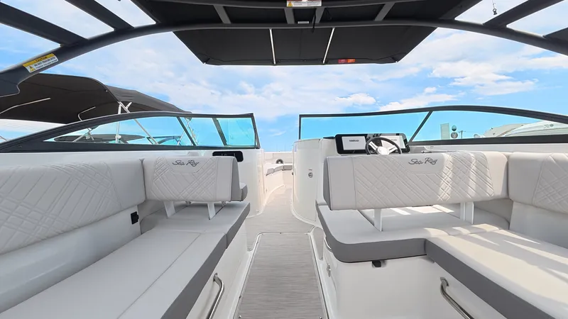 Slide: The Image of Sea Ray SDX 250 Outboard 2026 - 19